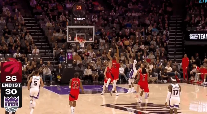 蒙克LOGO超远三分压哨投进，国王首节30-26领先猛龙