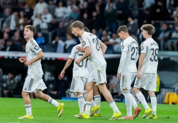 华体会官网-皇马青春风暴席卷西甲，5青训小将登场平均年龄23.4岁|西班牙|曼努埃尔-帕拉西奥斯|皇家马德里|阿韦洛亚|马卡报_新浪体育_新浪新闻