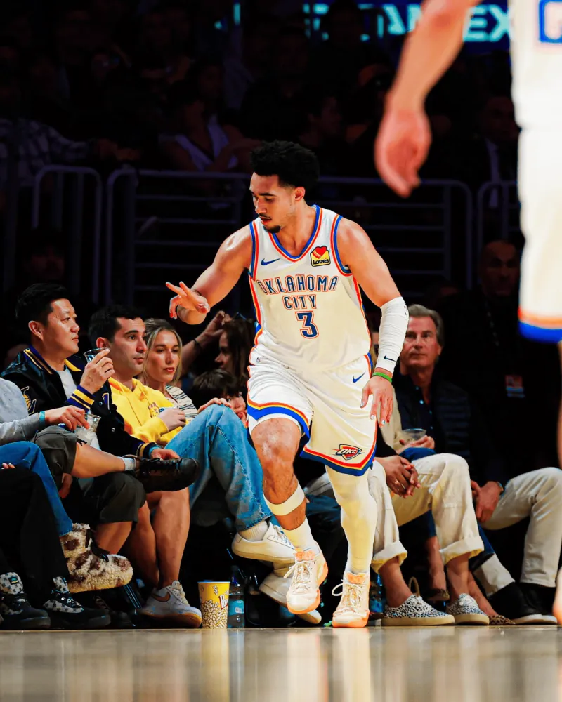 华体会官网-雷霆媒体：来自76人的射手，乔和麦凯恩三分13中9合砍33分